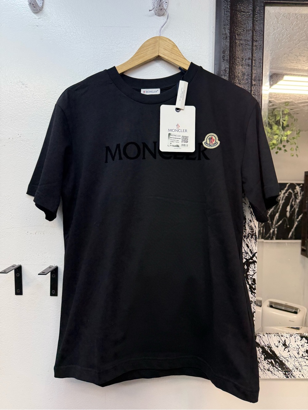 Moncler mens Black Short-Sleeve Logo Crewneck Tee w tags - Picture 2 of 12